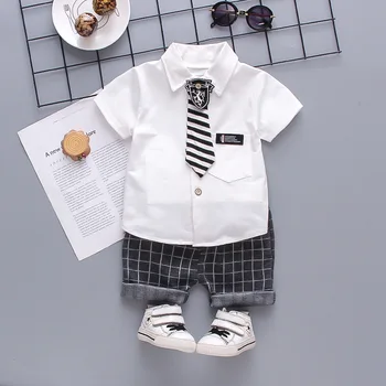 Нов комплект летни дрехи за момчета, Красив Официални детски Джентълменско топ + шорти с подвижна връзка, памук костюм за почивка от 2 части.